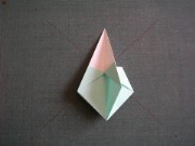 折り紙織り方写真/飾り箱No.[55] <br />一つめくりました