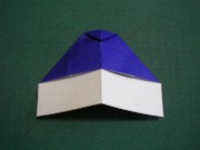 折り紙織り方写真/紙飛行機No.[14] <br />山折します。
