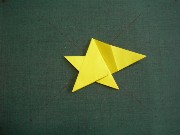 折り紙織り方写真/星No.[30] <br />折をしまい込みます。