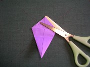 折り紙織り方写真/アサガオNo.[22] <br />丸く切ります。